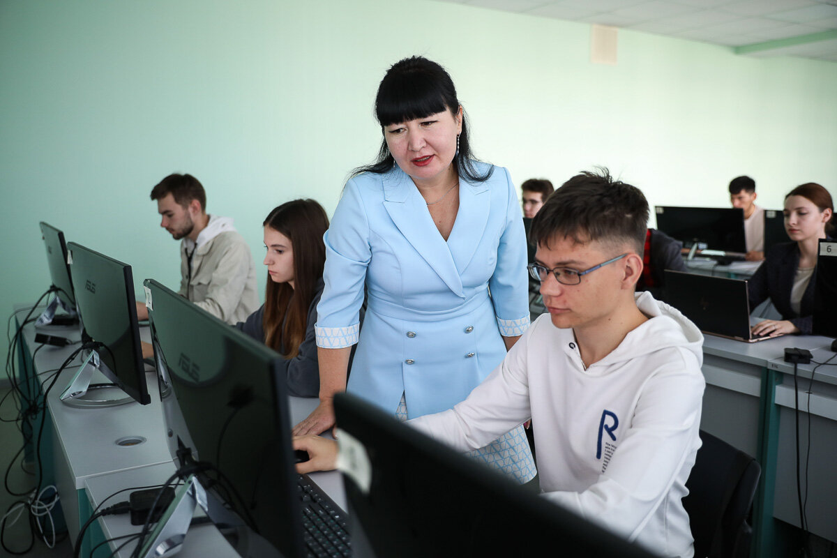 Скф новошип новороссийск. Штурман альбанов судно. Судно псков совкомфлот. Штурман альбанов танкер. Горячие вакансии для моряков.