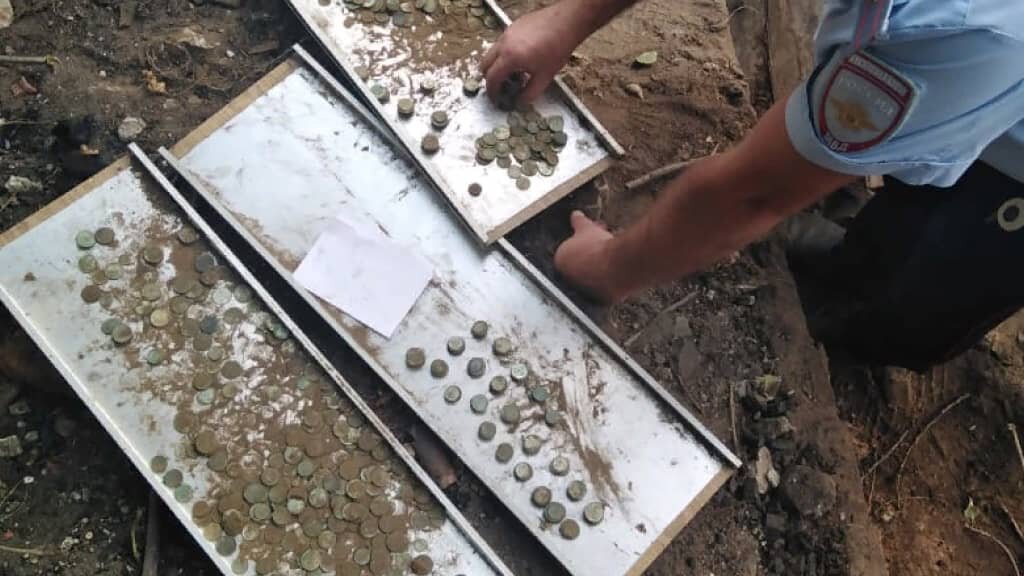 По закону необходимо оповестить государство о найденном кладе