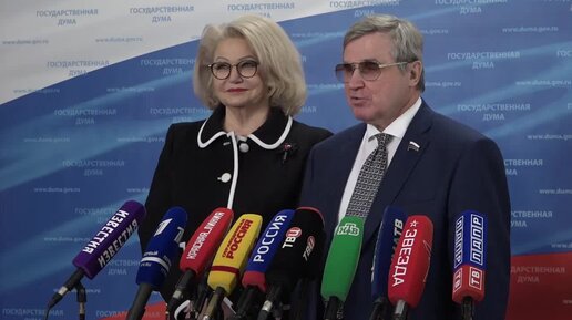 Олег Смолин и Нина Останина представили законодательные планы КПРФ в части образования и поддержки российских семей.