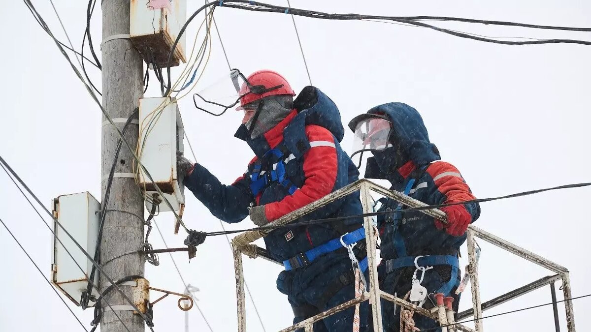     В Межрегиональной ассоциации «Сибирское соглашение» на совещании по стратегии развития Сибири до 2035 года в части экологии и охраны окружающей среды обсудили рост нагрузок на электрические сети, сообщает «РБК Новосибирск». Рассказываем, из-за чего нагрузка на сети порой растет непредсказуемо.