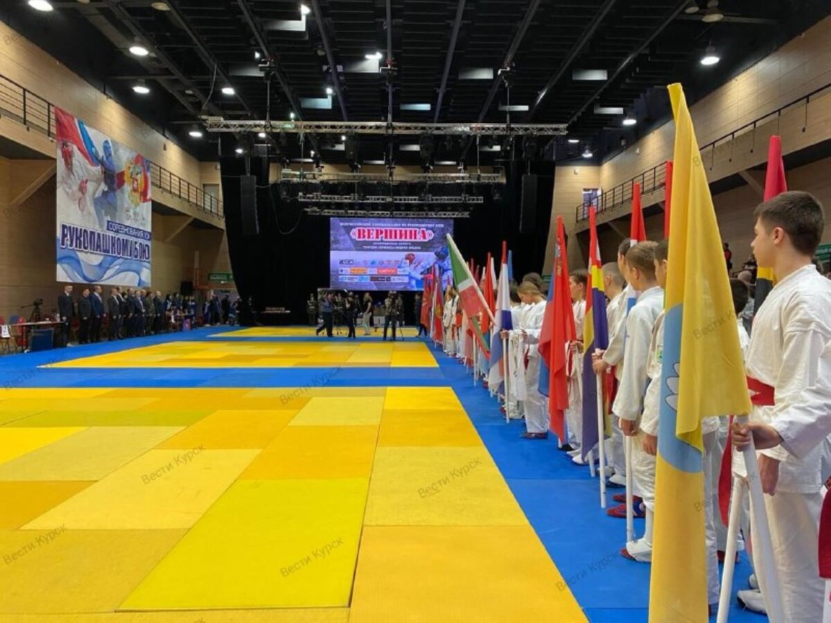    В Курске проходят соревнования по рукопашному бою "Вершина"
