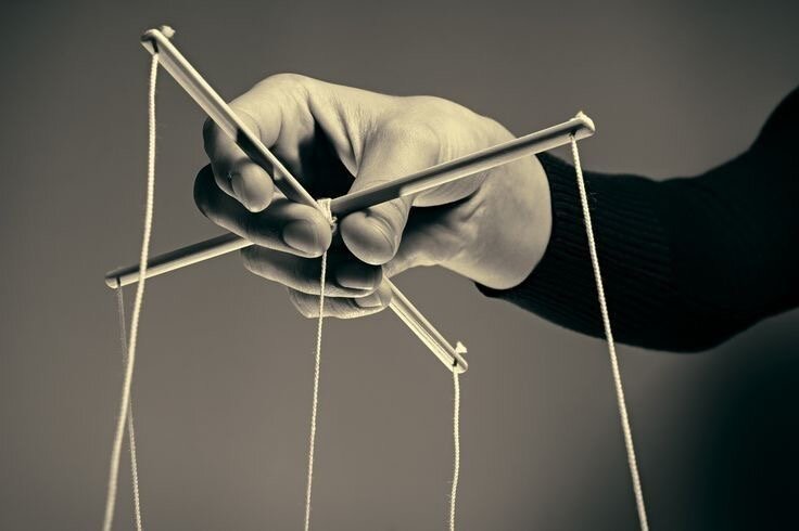 Управляя поведением другого человека, эгоист, в первую очередь, беспокоится о собственном комфорте. 