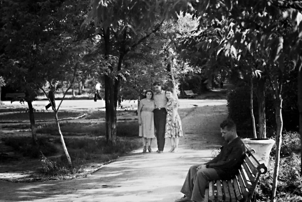 Летописи 10-13 века на руси. Литература древней руси 9-17 века. Когда появились первые русские летописи. Лист рукописи. Старинные книги летописи.