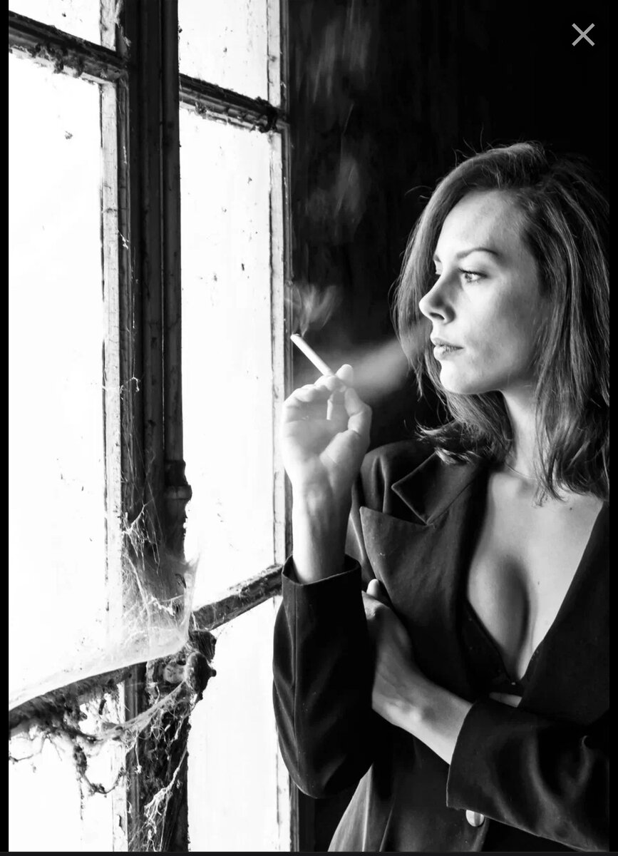 Причины одиночества женщин. Высказывания про одиноких людей. Почему много одиноких. Одинокая женщина. Одинокая девушка.