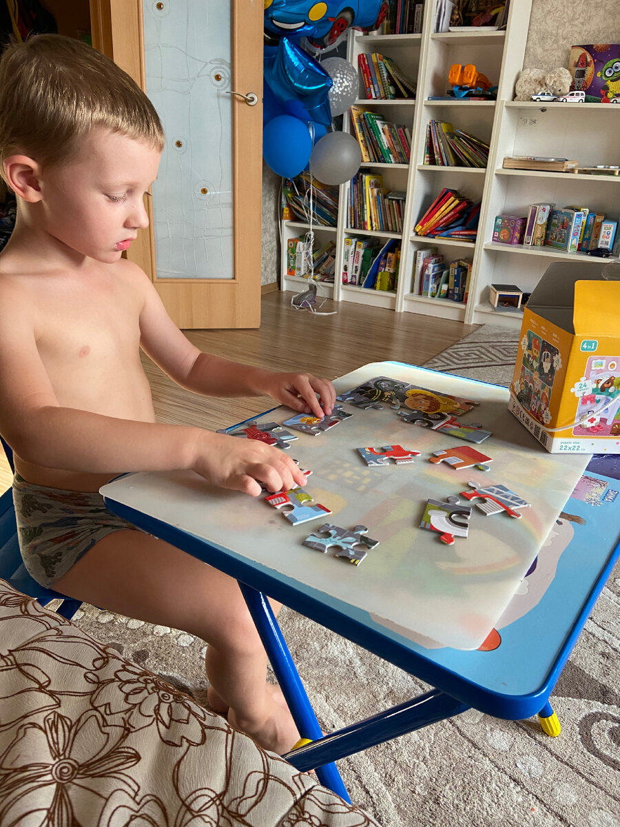 Как сделать развивающую игру. Детские развивающие игрушки своими руками. Как сделать развивающую игру. Бизиборд своими руками для мальчика. Как сделать развивающую игру.