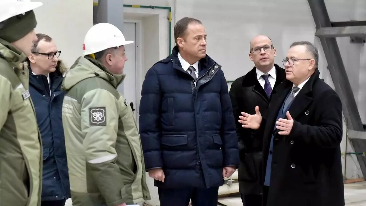     В этом году Воткинский завод запустит в работу пять новых производственных зданий. Об этом глава Удмуртии Александр Бречалов рассказал полпреду Президента РФ Игорю Комарову, когда тот посетил Воткинск в ходе рабочей поездки по республике.