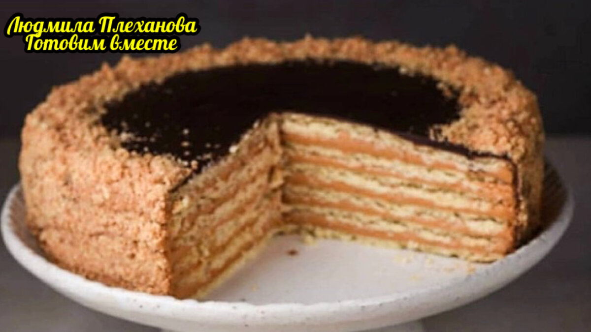 «Вместо сахара добав­ляю мед»: рецепт фи­никового торта со сли­вочно-банановым кремом