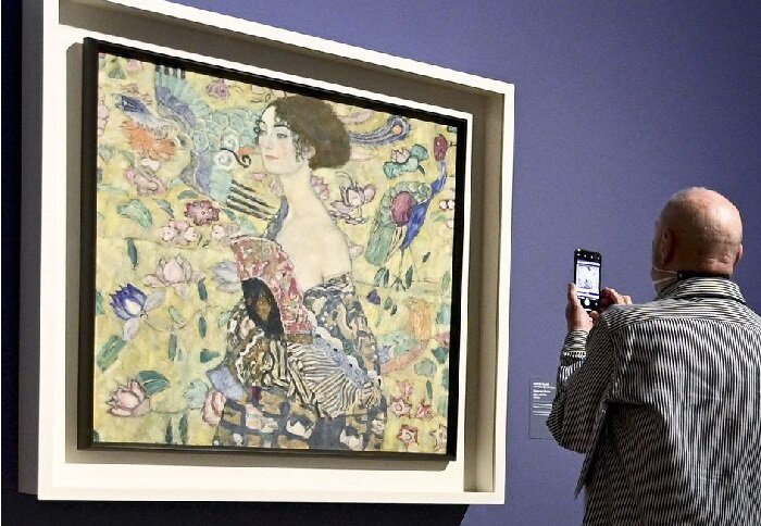  «Дама с веером» (1917) Художник: Густав Климт. Аукцион Sotheby’s. | Фото: Forbes.ru.