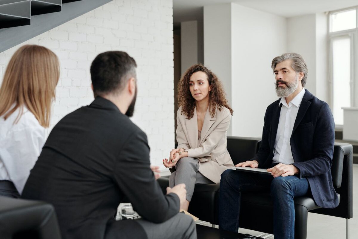 Будьте вежливыми и тактичными — это залог успешного общения с новыми людьми. Фото с сайта pexels.com, используется по лицензии Creative Commons