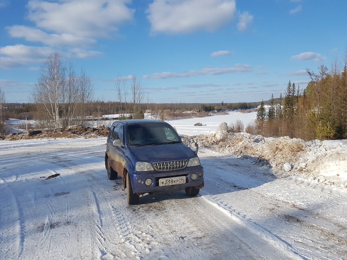 До Ленска считанные километры. Остановился сразу за мостом через р.Нюя.