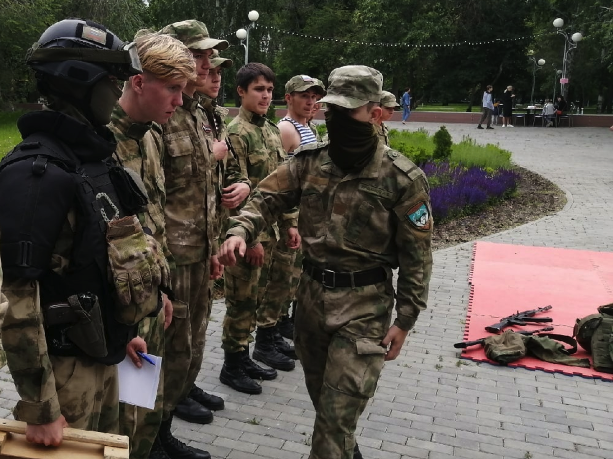 Торговые пути древней руси из варяг в греки. Торговый путь из варяг в греки карта. Торговый путь из варяг в греки. Путь из варяг в греки на карте. Река волхов место первых столкновений славян и варягов на карте.