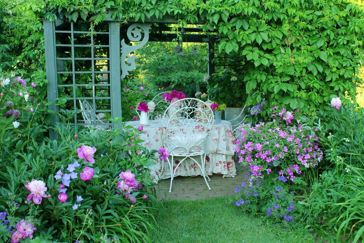 Сад в романтическом стиле. Фото из свободных источников.