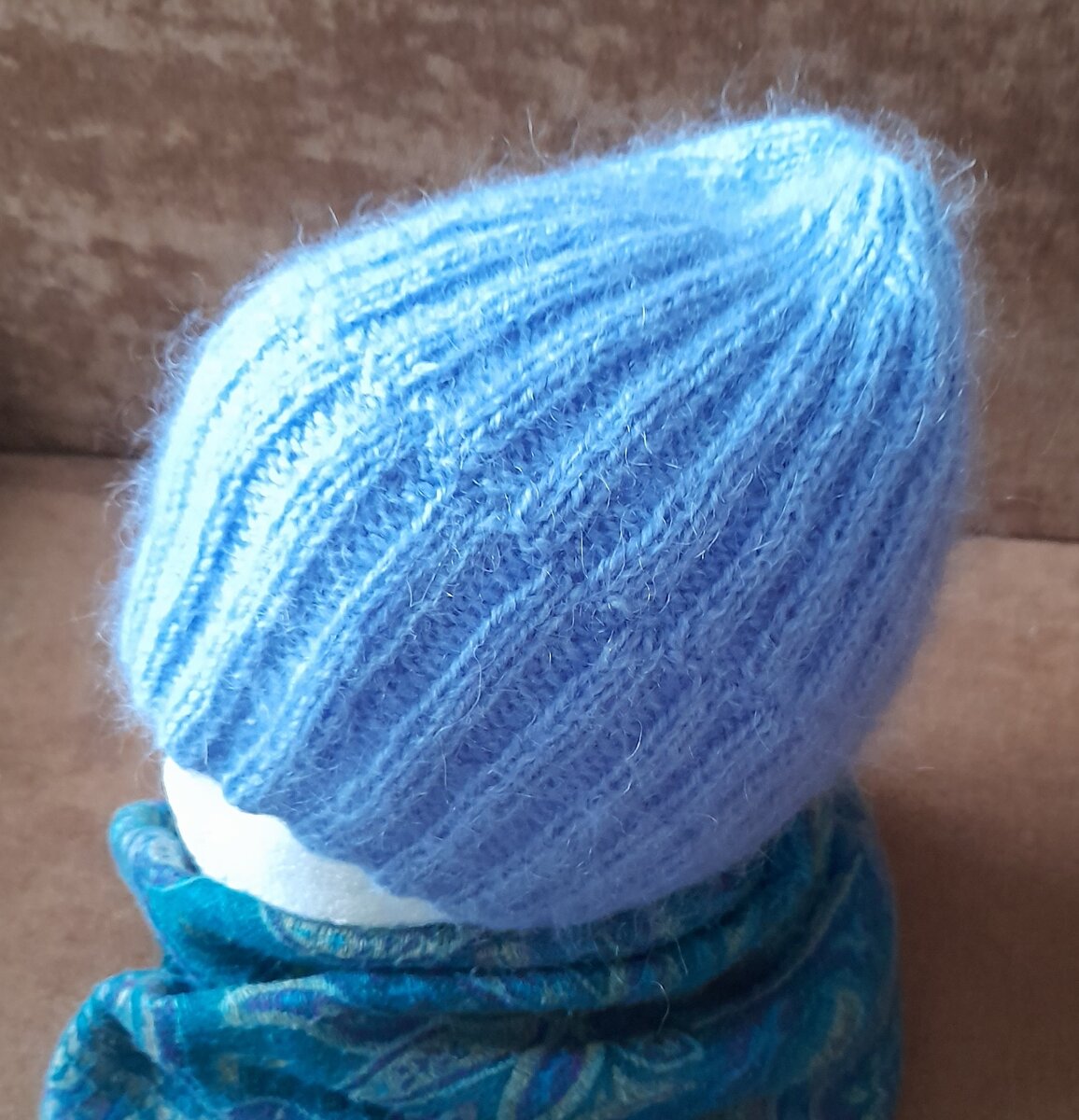 Двойная шапка из ангоры. Шапка из wool sea rabbit angora. Шапка из ангорки спицами. Вязаная шапочка из ангоры. Белая шапка из ангоры.