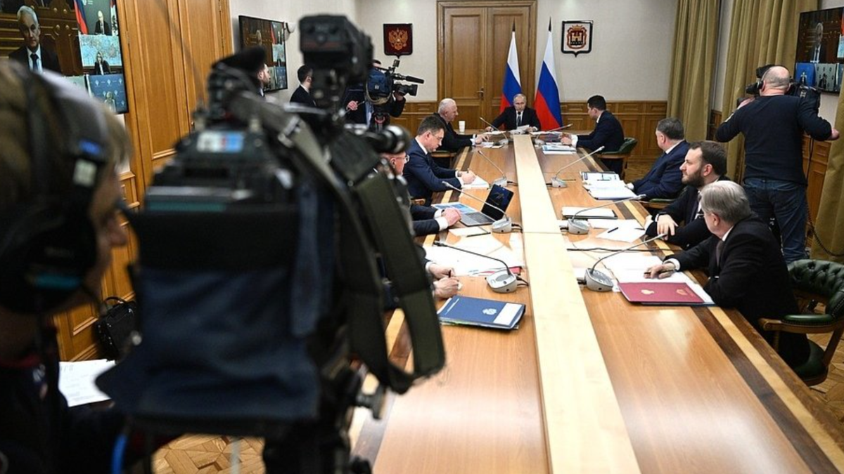 что будет 11 11 2022. частичное лунное затмение. зеркальная дата 11. 11. 22.