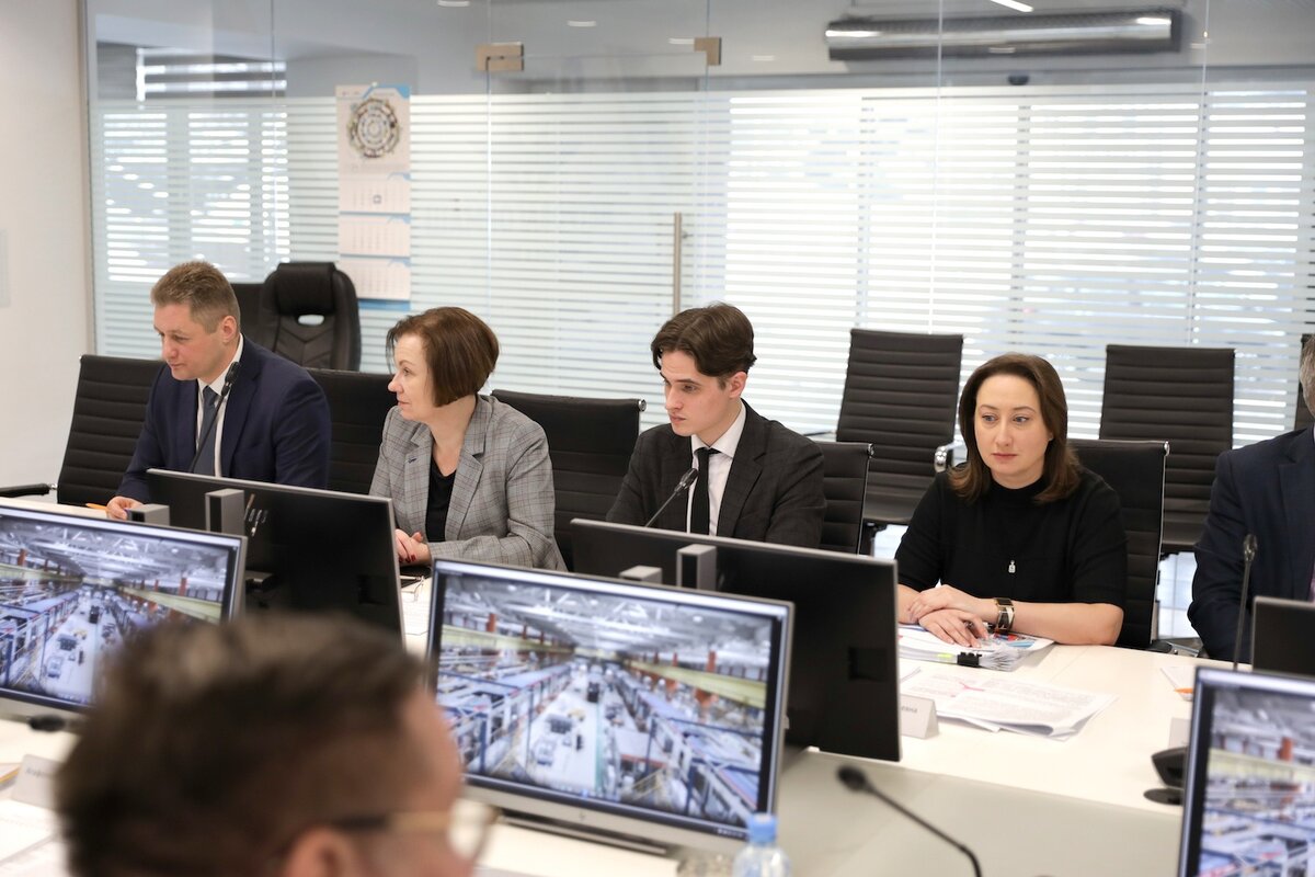 Лидер слушатель описание. Идентификация руководителя. Идентификация это. Адаптивные системы идентификации. Конфликт в коллективе.