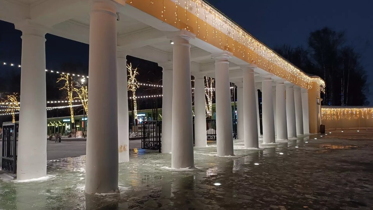     Зимняя фотосессия — отличный вариант для любителей атмосферных фотографий. NewsNN составил топ-5 мест в Нижнем Новгороде, где можно сделать самые уютные и теплые кадры зимой.