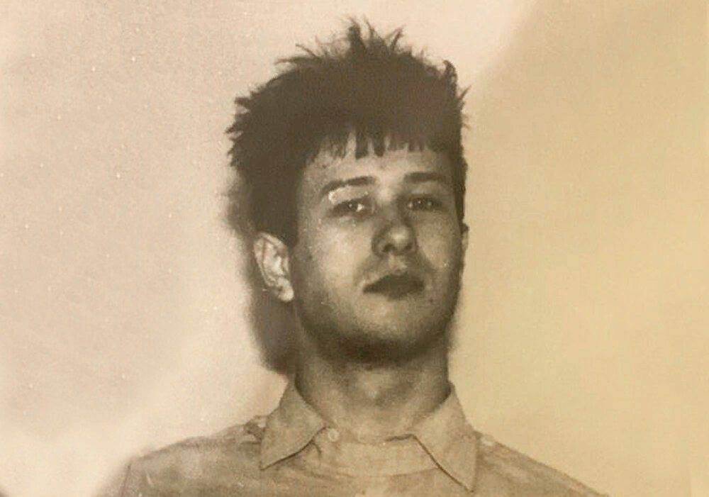 воспоминания о любви. девушка и сильный ветер. любовь до неба. несбыточная любовь. любовь пятое время года.