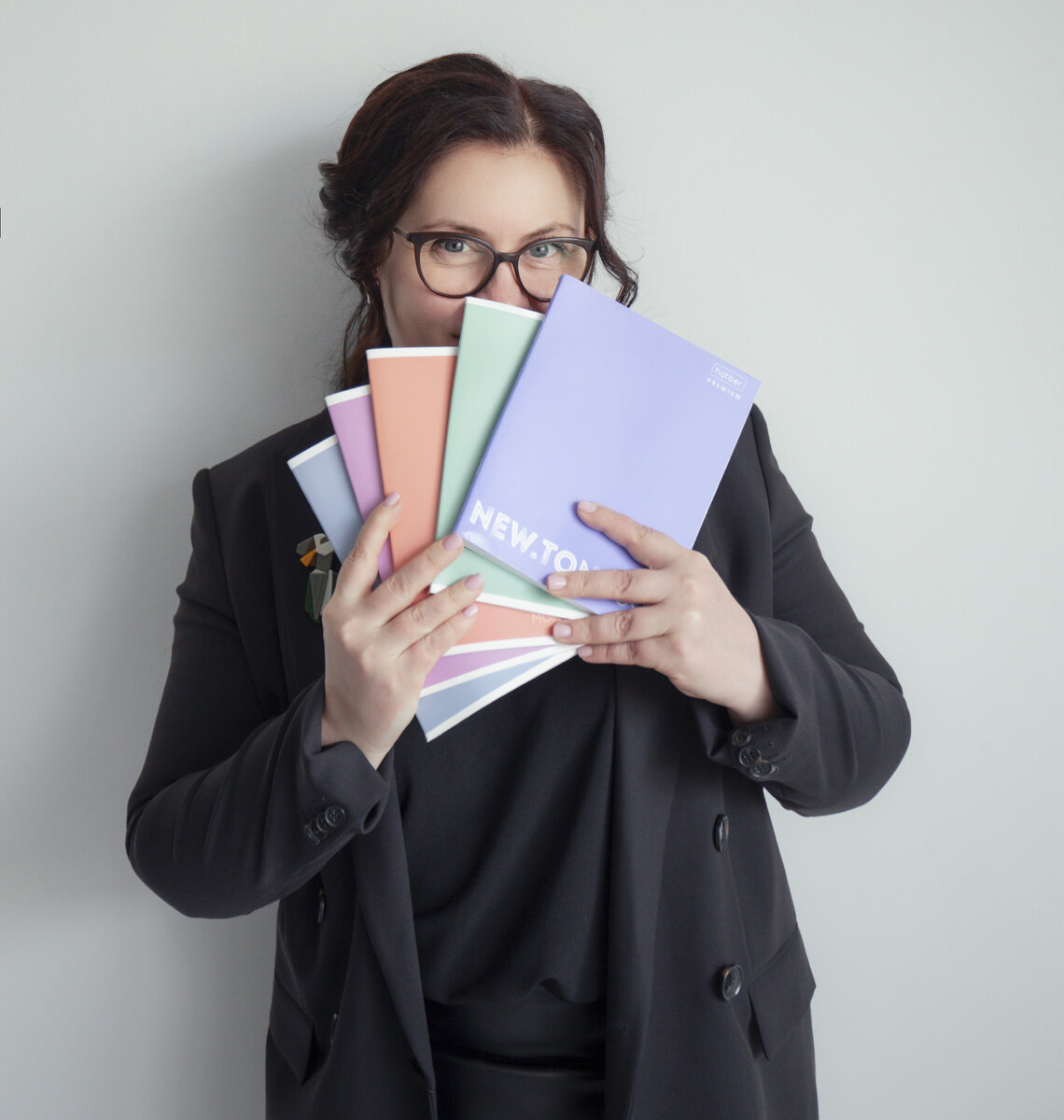 Тетради в руках все хорошие и качественные, а руководители могут быть разными