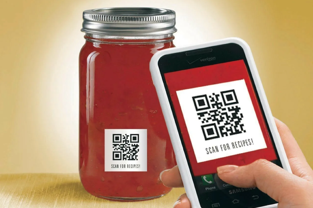 Штрих код кетчупа. QR код на продуктах. QR код на упаковке продуктов. Этикетка с QR кодом. Оплата по QR коду