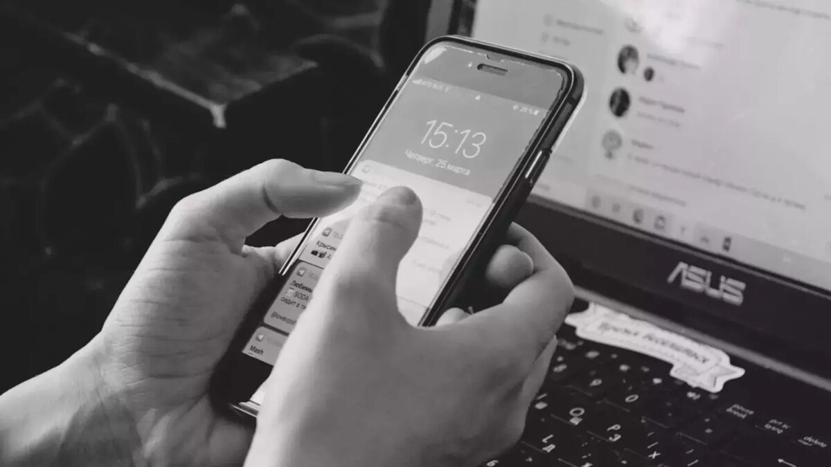     В Красноярске полиция задержала школьника после комментария под постом в группе школы во «Вконтакте», сообщает Kras Mash. Сообщается, что его допросили и отпустили.