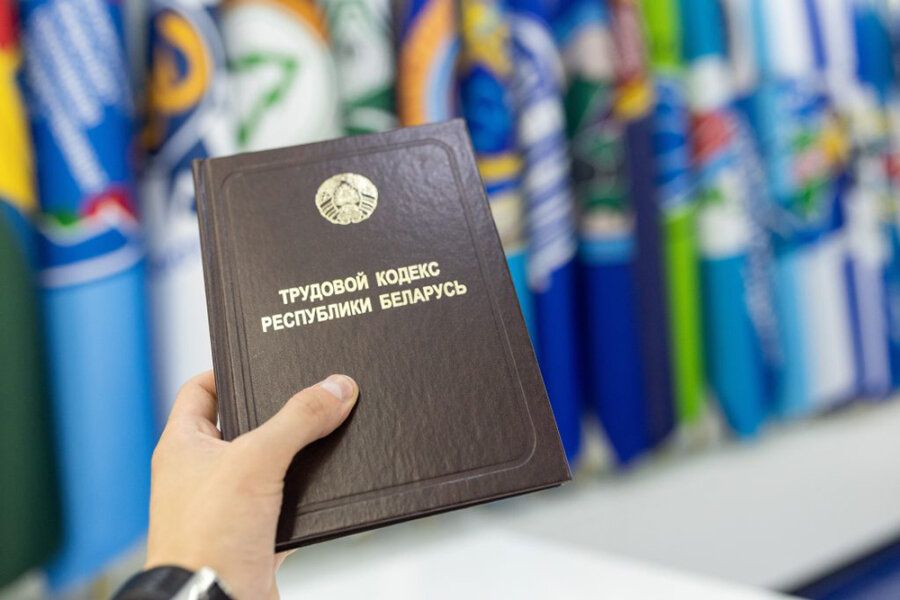     Обязательно ли брать аванс и как оспорить увольнение