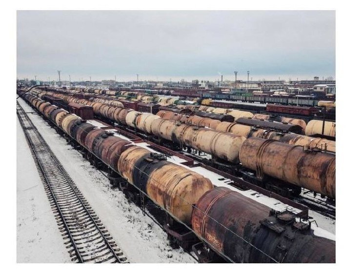 Грузовой поезд с контейнерами. Грузовые железнодорожные перевозки. Грузовой вагон ес-70. Контейнерный поезд. Вагоны для перевозки щебня.