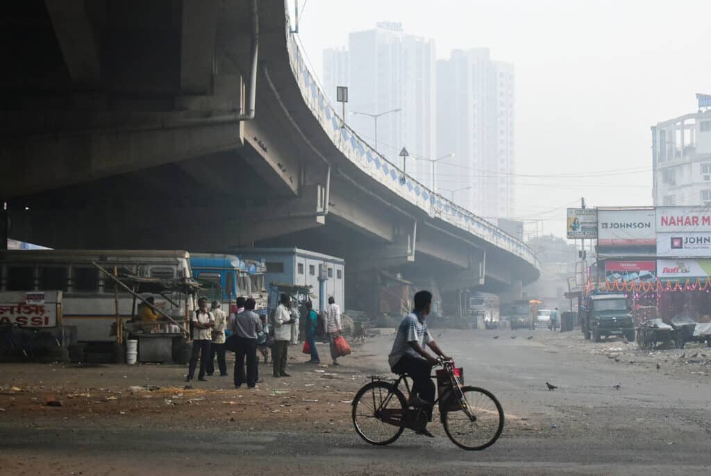    Утренний смог окутывает Калькутту, один из самых загрязненных городов Индии / © Harly Triballeau, Getty Images.