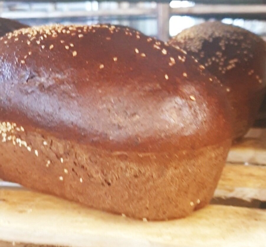 Что добавляют в тесто для хлеба. Домашний хлеб в духовке. Что добавляют в тесто для хлеба. Замес теста. Свежеиспеченный хлеб.