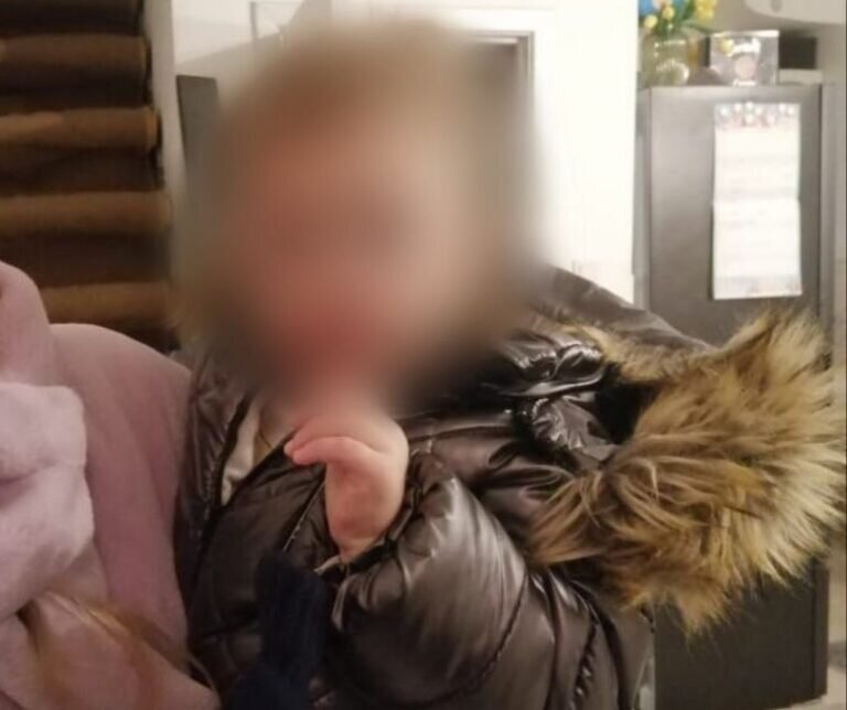    В Оренбурге спасатели помогли двухлетнему малышу. Ребенок оказался запертым в доме Кристина Просвиркина