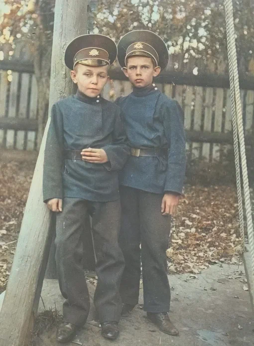 Борис Арбузов (справа) и Константин Мюфке (слева). Фото колоризировано с помощью нейросети. Из фондов научной библиотеки КФУ