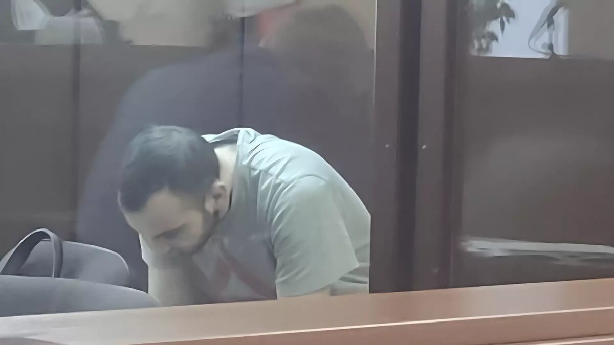     В Нижнем Новгороде закончилось расследование двух уголовных дел, фигурантом которых стал бывший оперуполномоченный. Роман Лонсков на протяжении четырех лет издевался над своей коллегой из-за неразделенной любви, а теперь ответит за это перед судом. Подробности — в материале NewsNN.