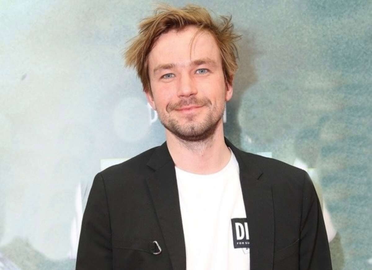 Parodist приложение. Текст голосом известных людей. Озвучка голосом знаменитостей. Озвучка текста голосом. Голоса знаменитостей программа.