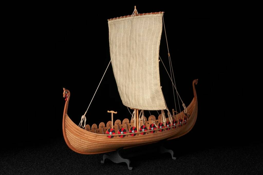 ладья 5 букв. очаковская шаланда. плоскодонный парусник. черноморская шаланда. римский торговый корабль.