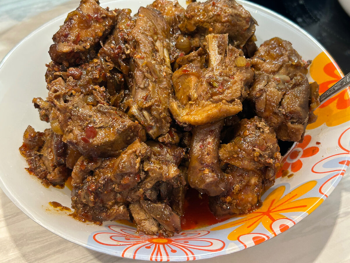 Фото автора. Утка по пекински, ну очень вкусная и острая штука.