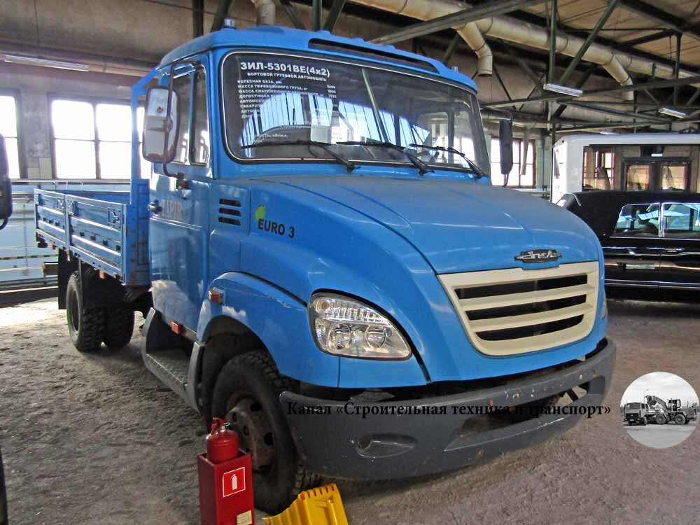 Что такое призраки броккена в географии. Вулкан с синей лавой в индонезии. Аномальные погодные явления. Уникальность поверхности спутника ио. Явления природы.