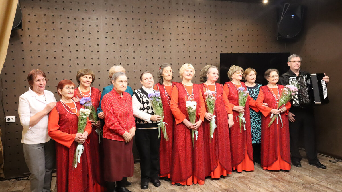 картина девушка с саксофоном. вдохновение музыканта. музыкальная эстетика. фотосессия с саксофоном. девушка с гитарой у моря.