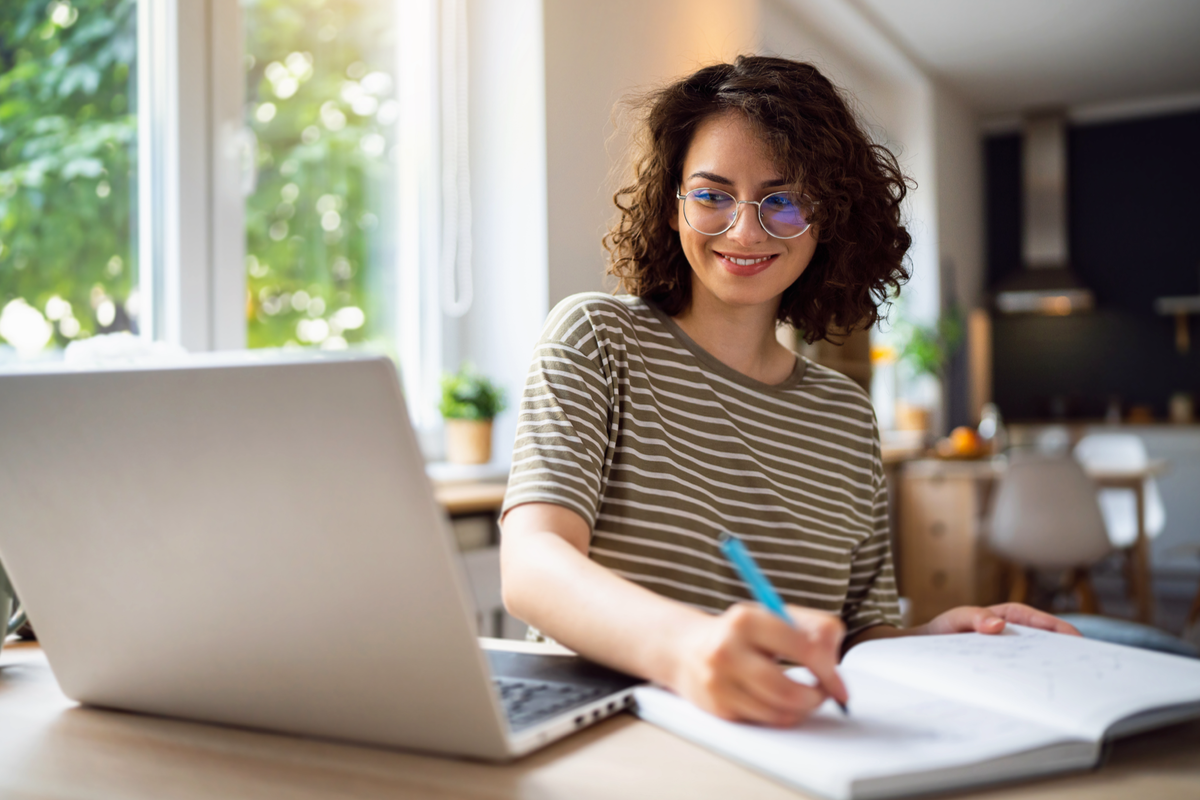 Стилист визажист. Модельер одежды и аксессуаров. Профессия стилист где учиться. Профессия стилист где учиться. Профессия стилист где учиться.