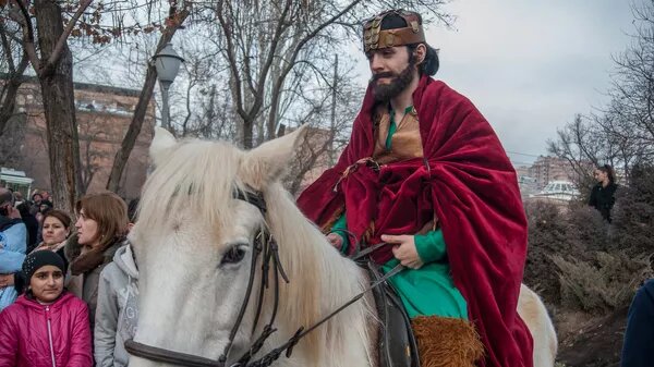 Ряженый Сурб Саркис на одной из ереванских улиц © Sputnik / Asatur Yesayants