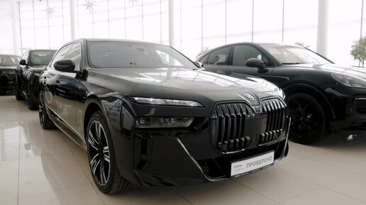 чтобы любить человека необязательно быть. человек рассказывает. общение людей. дружеский разговор. человек рассказывает.