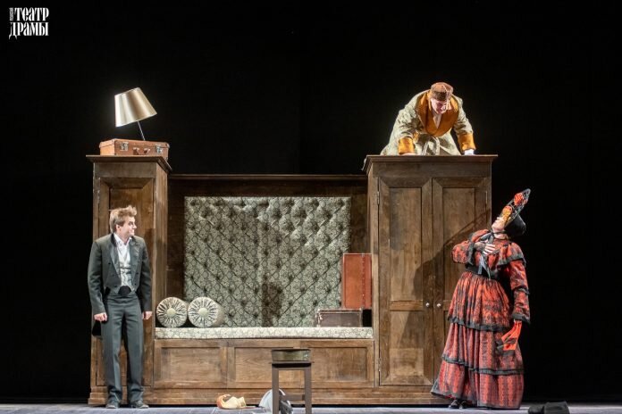 Труппа драмтеатра. Новокузнецк театр драмы труппа. Артист драм театр мензелинск. Туймазинский государственный татарский драматический театр. Театр драмы челябинск спектакль.