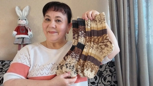 Коврик из ниток пряжи. Вязание половиков крючком. Вязаные мочалки. Вязание из ниток видео. Букет цветов из пряжи.