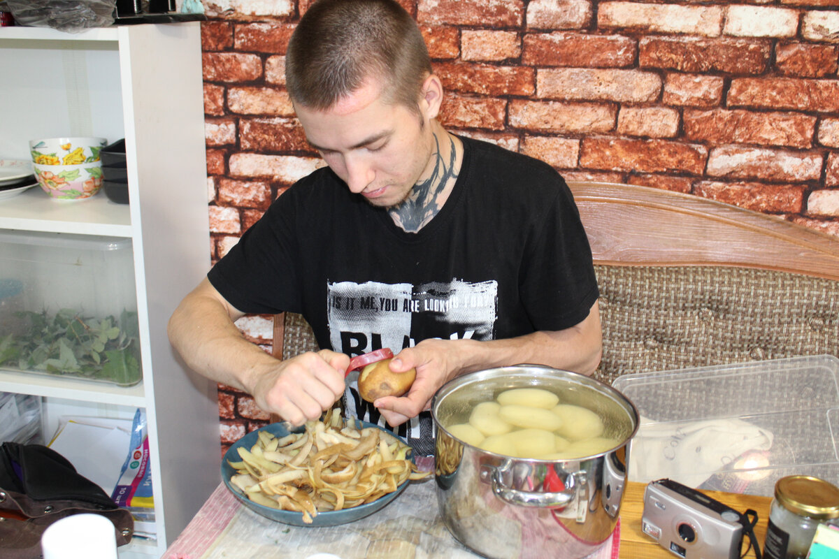 Все мои мальчики шикарно готовят. Умеют всё. 