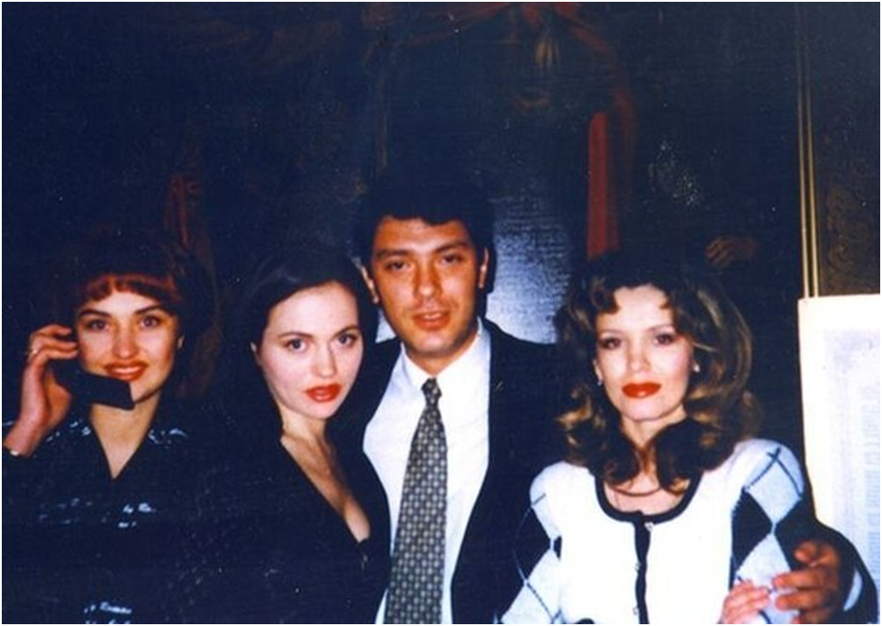 Мадонна в 80-е и сейчас. Как выглядит открытая голова человека в реальной жизни. Культовые киногерои. Образ из 90-х. Макияж из 90-х.