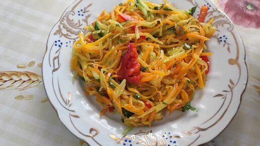 быстрые салаты. рецепты сскартинками салатов. осенний салат необычный. рецепты салатов рецепты. украсить салат укропом.