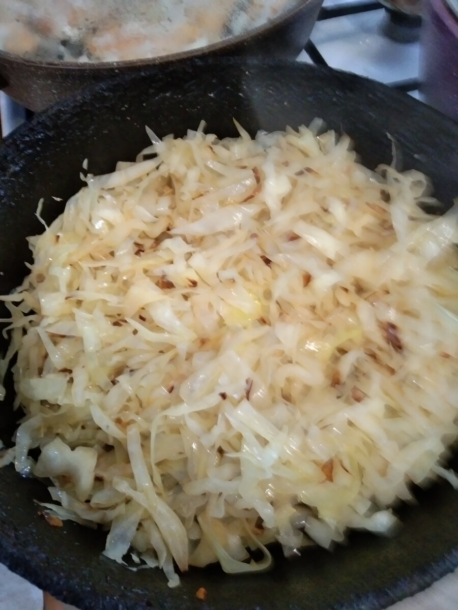 Капуста квашеная. Салат из квашенной капусты. К чему снится квашеная капуста. Сон ела квашеную капусту. Квашеная капуста при.