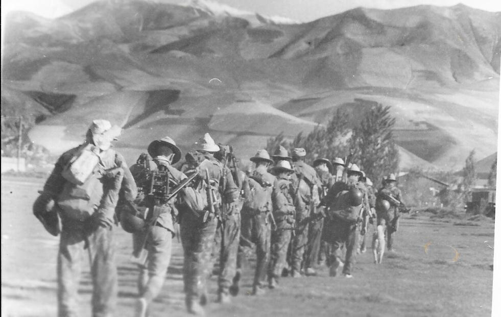 Сашок б. Плачущий ребенок мем. Сашка фильм 1981. Мемы про сашу. Мемы про таню.