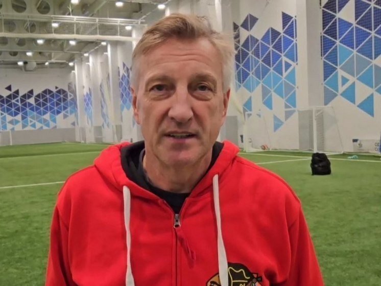 Цирковые артисты. Цирк виват чебоксары. Цирк шапито виват афиша. Цирковой по составу. Эмблема для циркового коллектива.