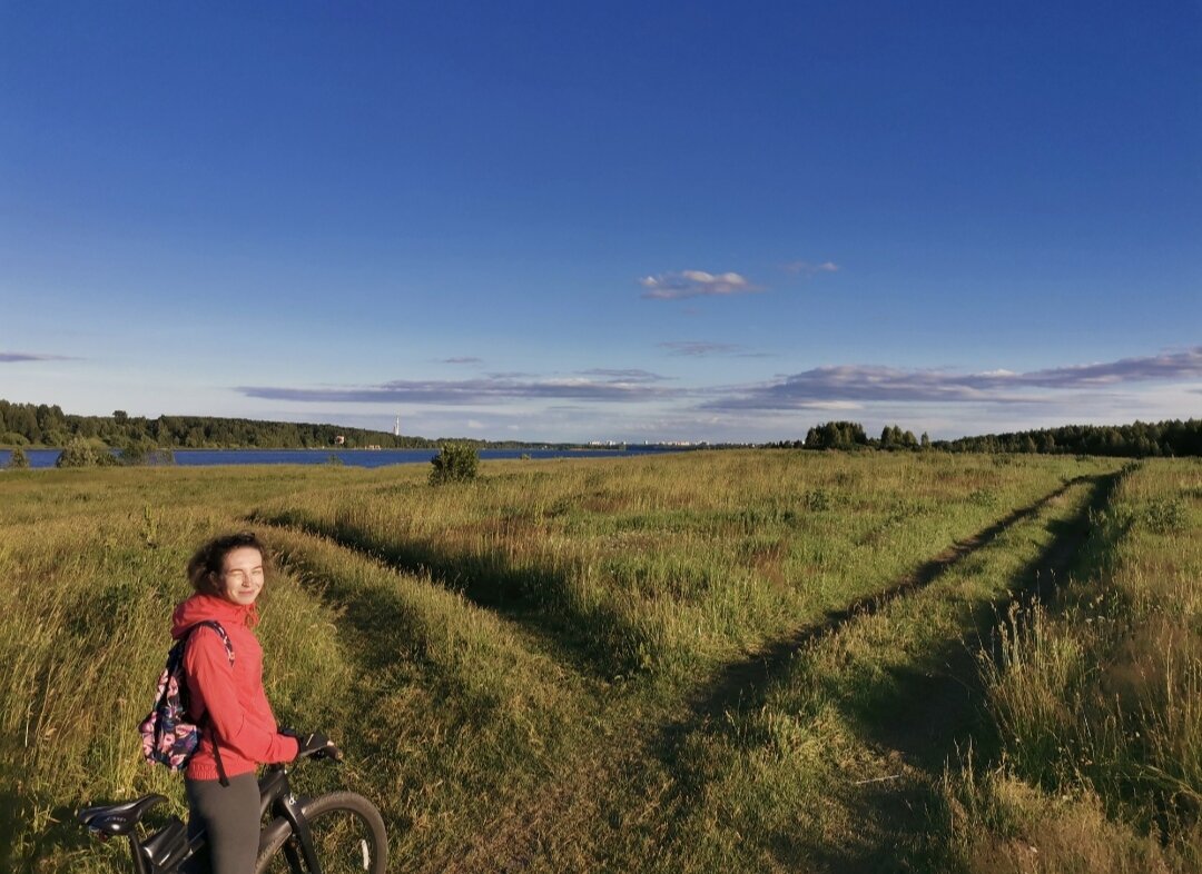Скоро лето, держитесь) Одна из продаж - часть велосипеда, поэтому нашла такое фото. 😄
