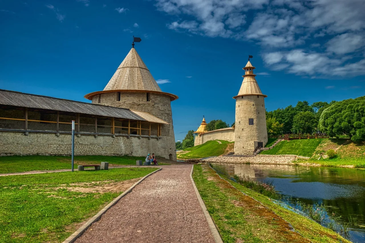 Псковский Кремль кром. Псковский кром Псков. П ковский Кремль Кролм. Изборск Кремль Псков. Тур псков великий новгород