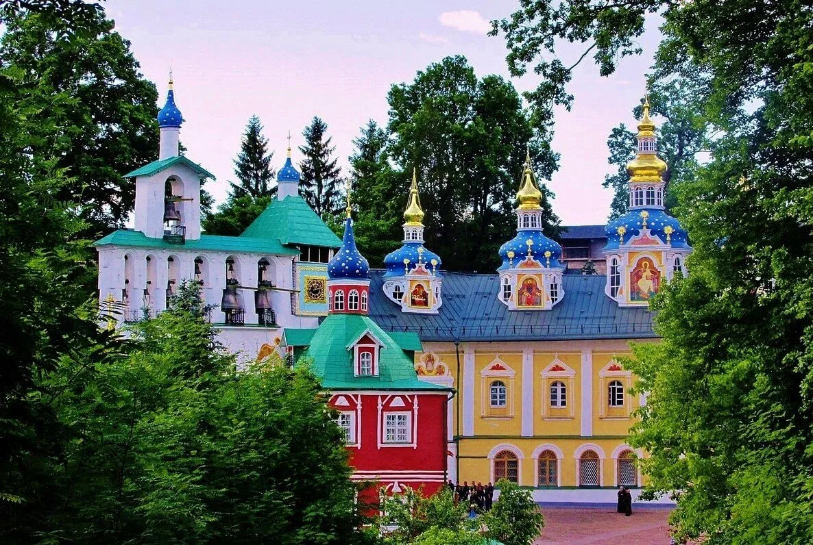Свято Успенский Псково Печерский монастырь зимой